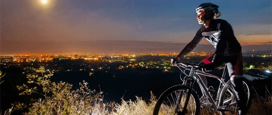 Jazda rowerem w nocy – o czym musisz pamiętać?
